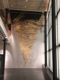 Installation APY Lands Kulata Tjuta - Kupi Kupi, 2019, 1500 wooden spears, © Vincent Girier-Dufournier/Fondation Opale